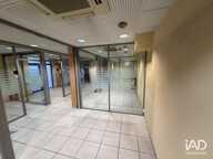 Location Local d'activités 226 m&sup2; — photo 3
