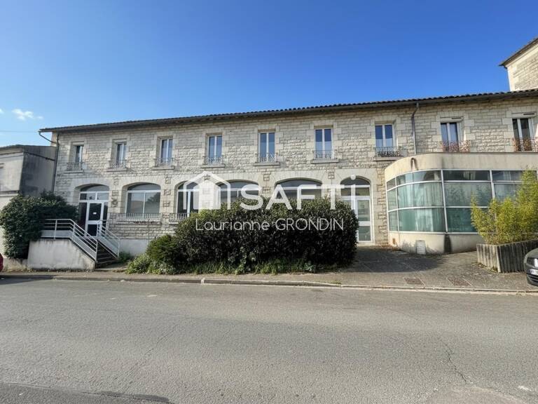 Immeuble hybride : habitation+ Studio haut de gamme + plateau professionnel à Saint-Porchaire. — photo 1