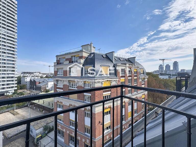 La Chapelle / Marx Dormoy  Dernier étage avec balcon et fort potentiel — photo 1