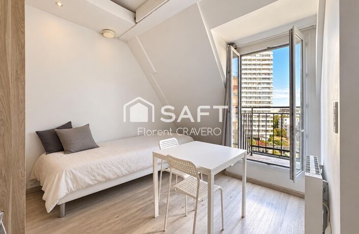 La Chapelle / Marx Dormoy  Dernier étage avec balcon et fort potentiel — photo 3