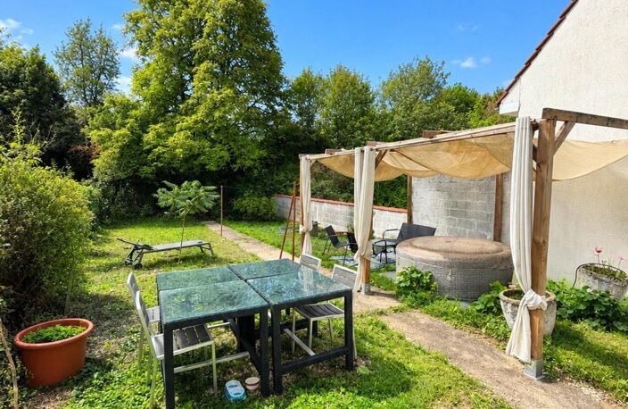 Niort- Le charme d'une maison avec jardin dans un quartier proche de la ville — photo 3