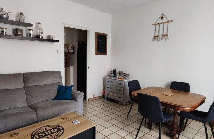 Niort- Le charme d'une maison avec jardin dans un quartier proche de la ville — photo 5