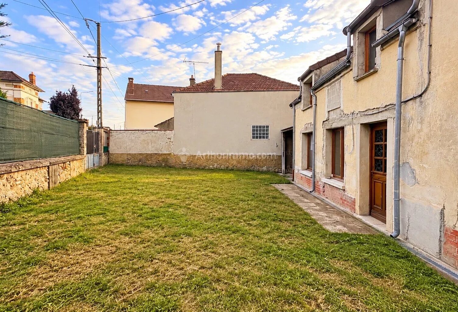 Vaires-sur-Marne, limite Brou — Maison à rénover avec combles et garage de 80 m² — photo 1