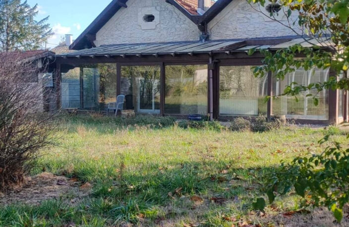 Grande maison en pierre de 208 m2 à Saint-Yzan-de-Soudiac — photo 2