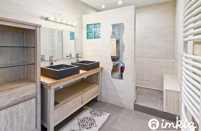 RARE - Maison divisée en 2 appartements — photo 4