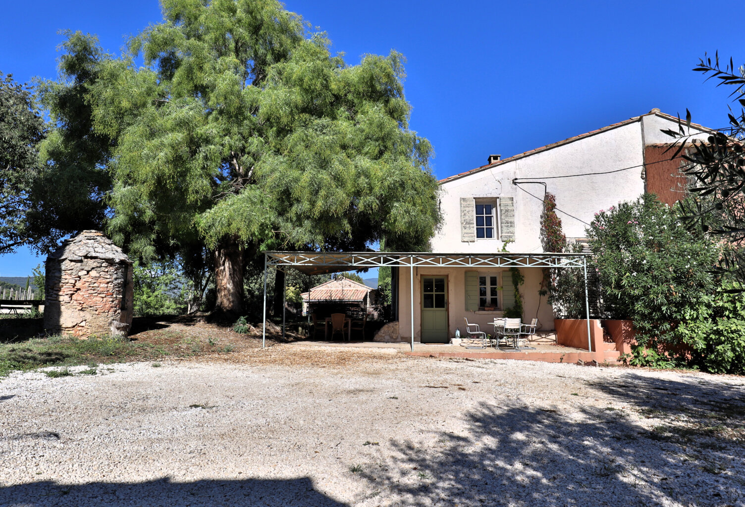 Dept 84 - Maison de hameau ancienne avec pigeonnier et bassi — photo 1
