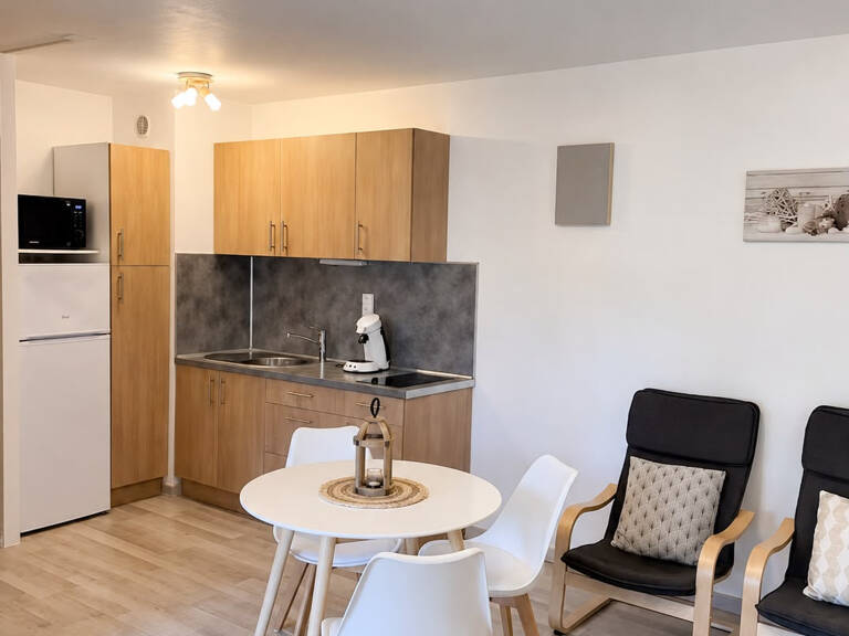 GRÉOUX-LES-BAINS   STUDIO MEUBLÉ DE 27 M2 AVEC BALCON ET PAR — photo 1