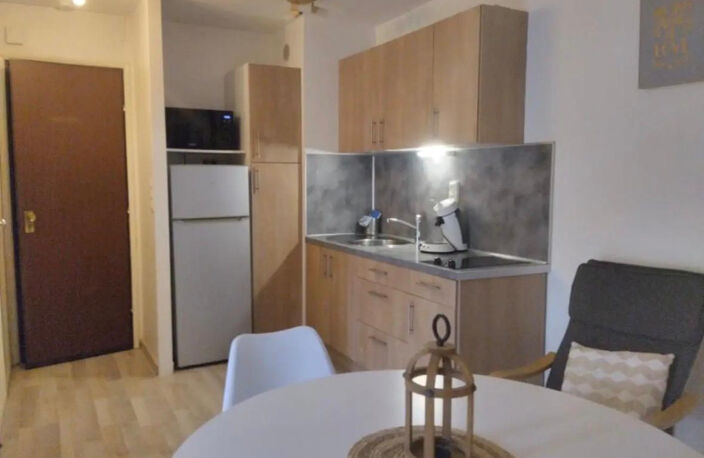 GRÉOUX-LES-BAINS   STUDIO MEUBLÉ DE 27 M2 AVEC BALCON ET PAR — photo 5