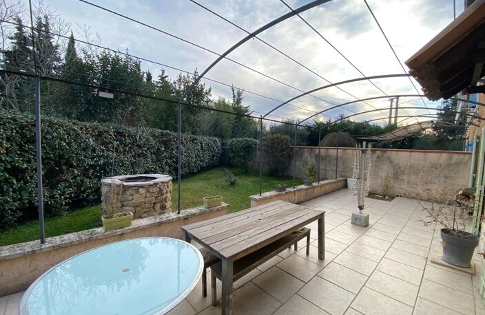 Campagne pernoise, espace et piscine. — photo 2