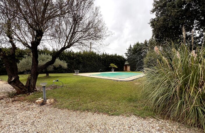 Campagne pernoise, espace et piscine. — photo 4