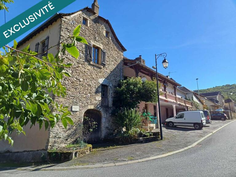 Située à Prévinquières, petit village touristique de l'Aveyron, au centre d'un triangle formé par les villes de Toulouse, Clermont-Ferrand et Montpellier à 35mn de Rodez. — photo 1