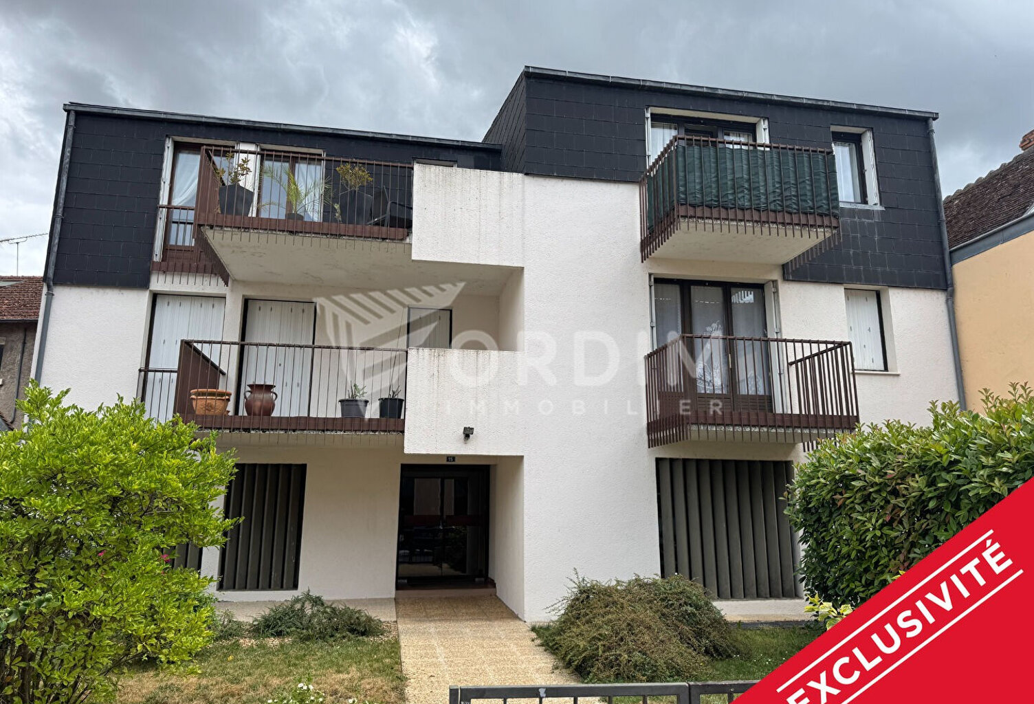 COSNE CENTRE APPARTEMENT T1 avec balcon, garage et cave. — photo 1