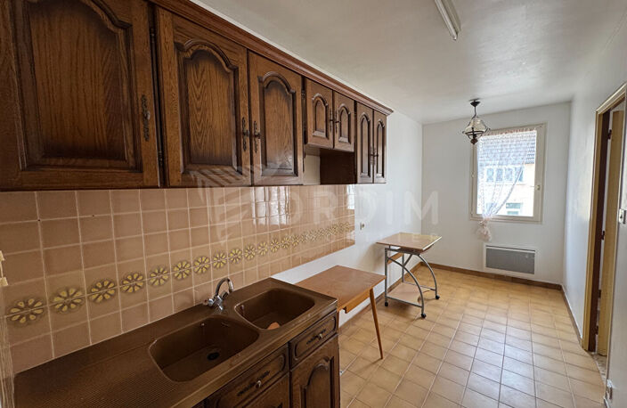 COSNE CENTRE APPARTEMENT T1 avec balcon, garage et cave. — photo 2