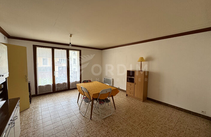 COSNE CENTRE APPARTEMENT T1 avec balcon, garage et cave. — photo 3