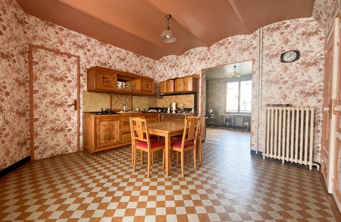 LE MANS  MAISON DE CARACTÈRE DES ANNÉES 40 AVEC GRAND GARAGE ET TERRASSE DE PLUS DE 40 M² — photo 4