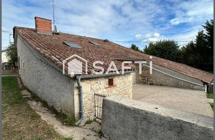 Maison en pierre en coeur de village + dépendances — photo 4