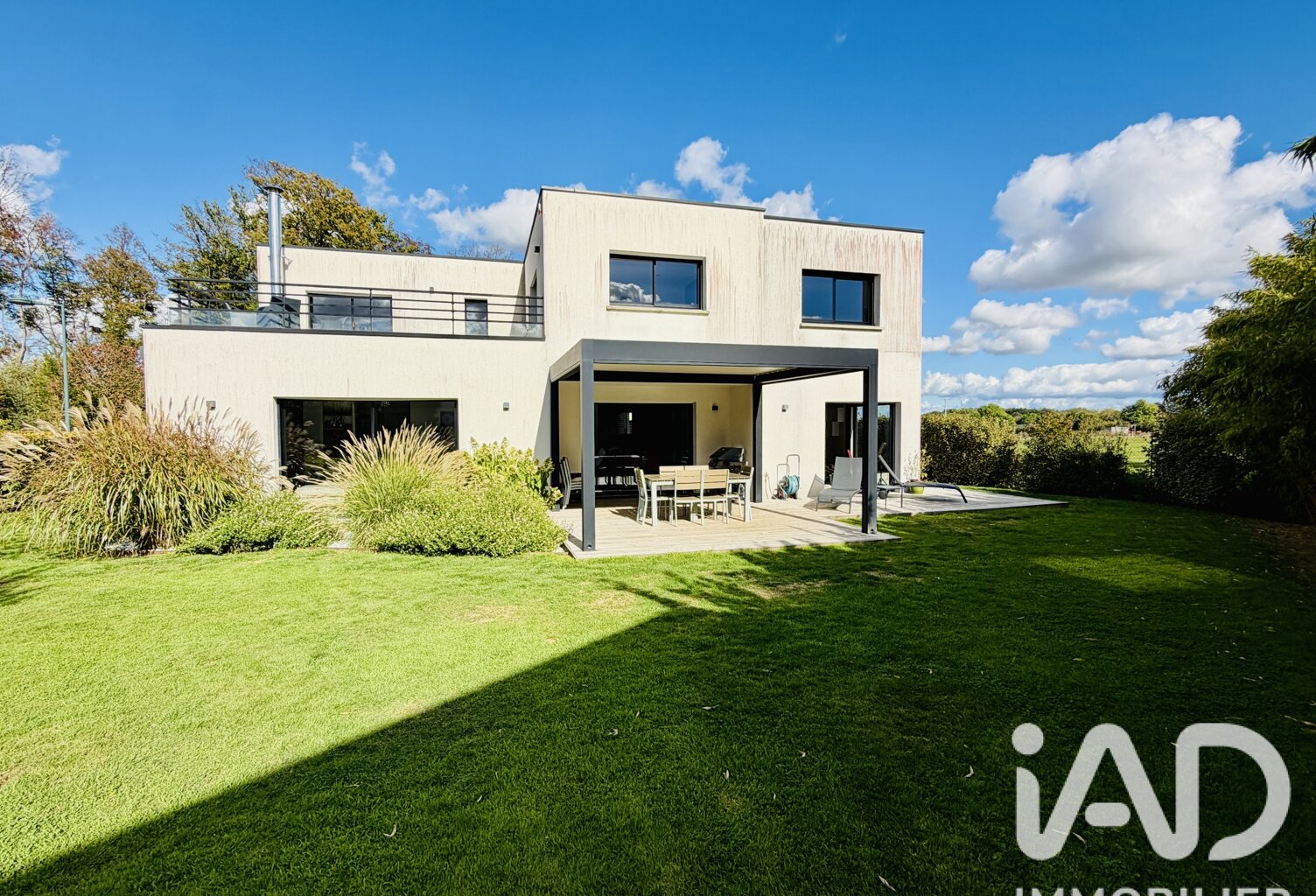 Vente Maison/villa 8 pièces — photo 1