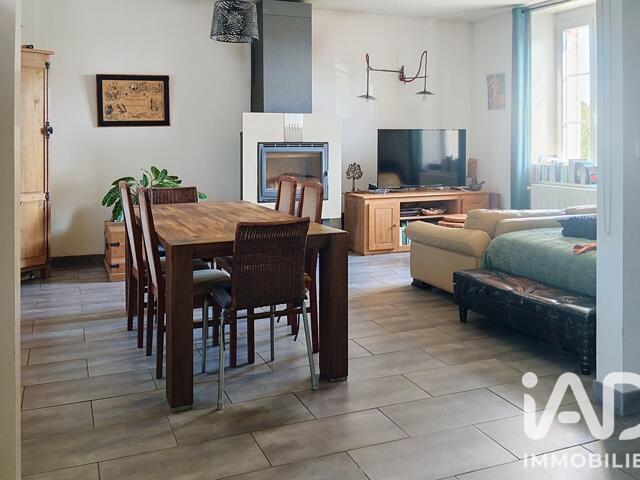 Maison à Bourg-et-Comin