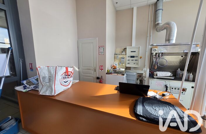 Vente Local commercial 45 m&sup2; — photo 3