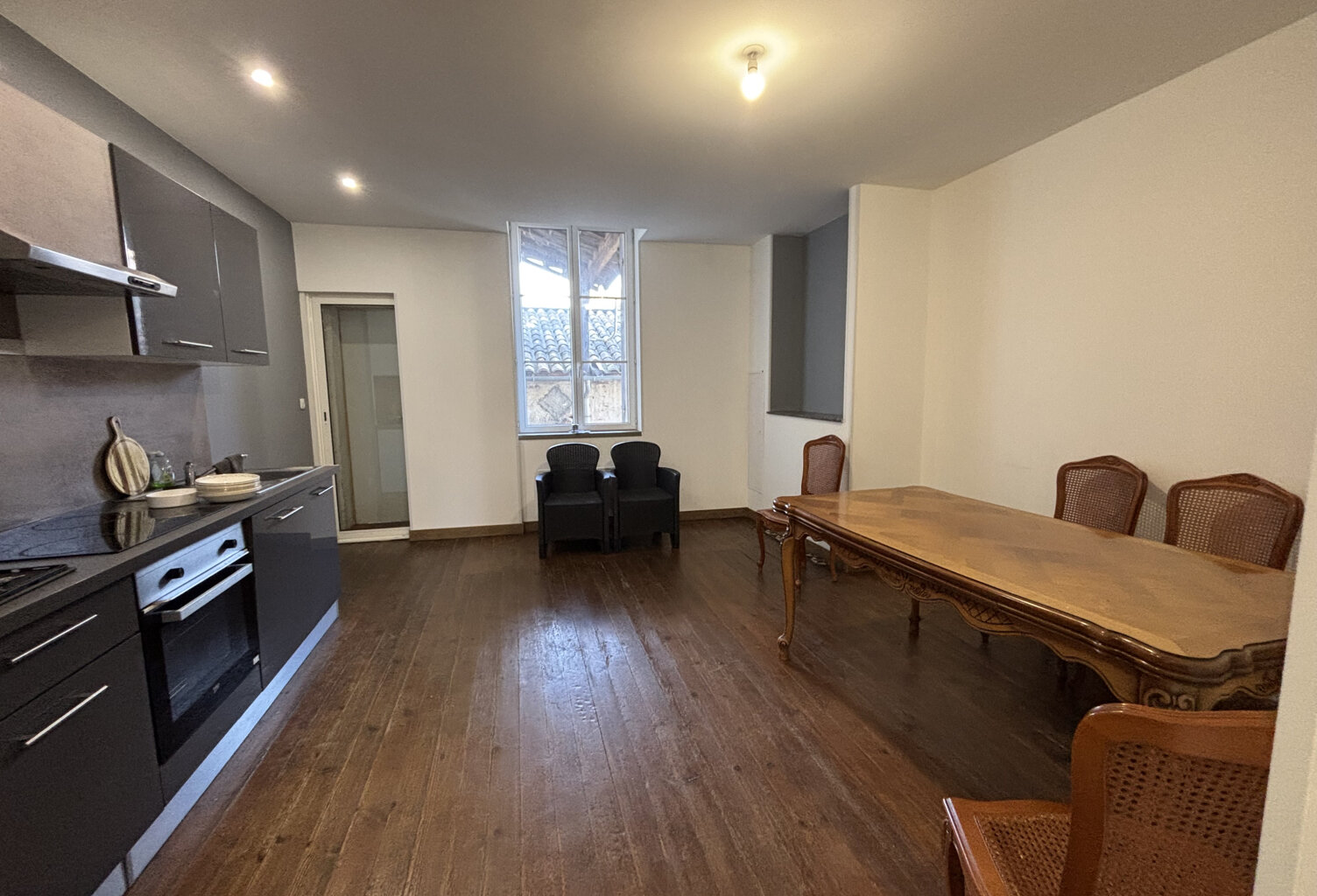 À LOUER T3 EN DUPLEX MEUBLÉ — photo 1