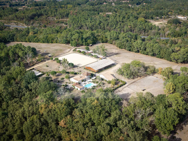 Propriété équestre sur plus de 21 hectares   Trois logements — photo du bien