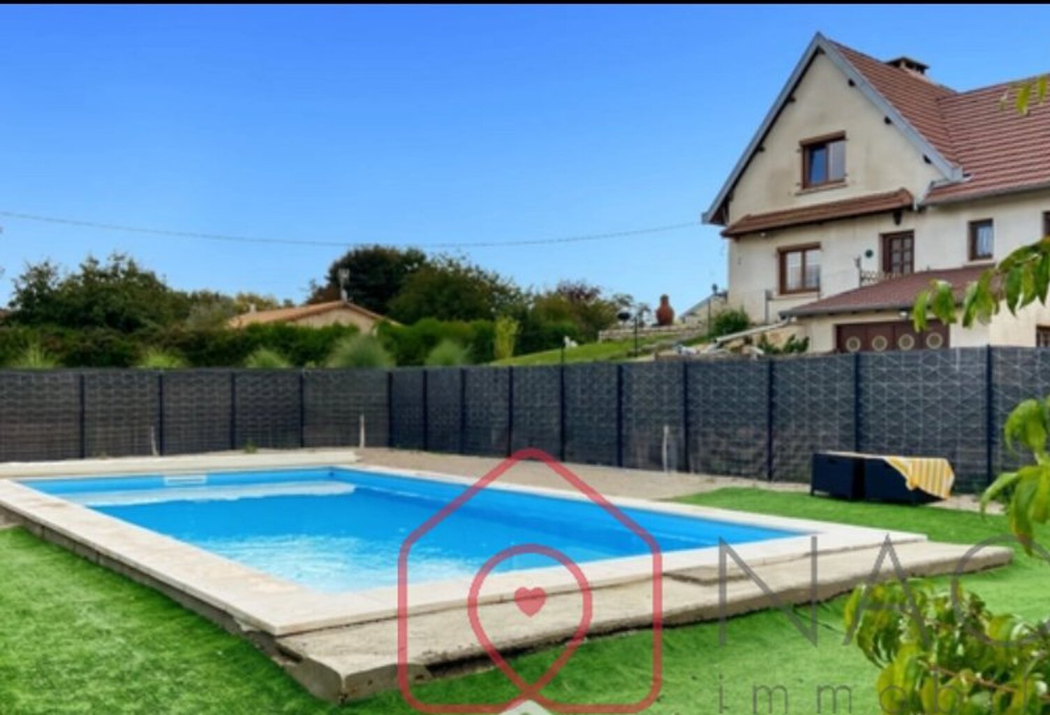 Maison contemporaine de 186 m2 sur un terrain de 2253 m2 avec piscine — photo 1