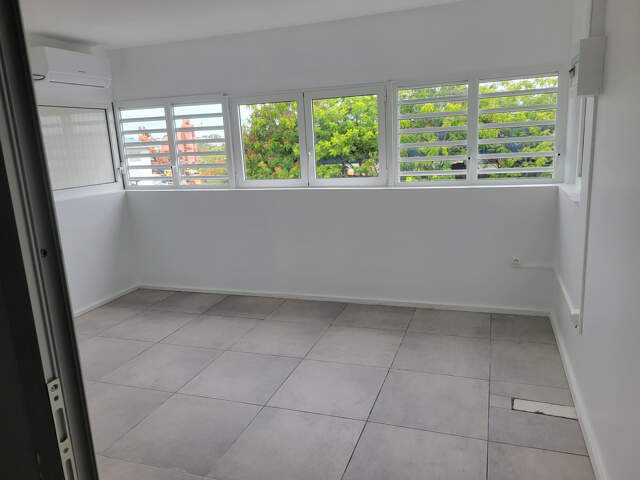 JARRY - Joli bureau très bon état — photo du bien