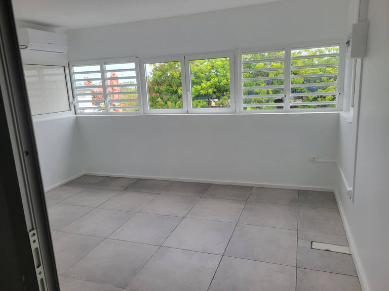JARRY - Joli bureau très bon état — photo 1