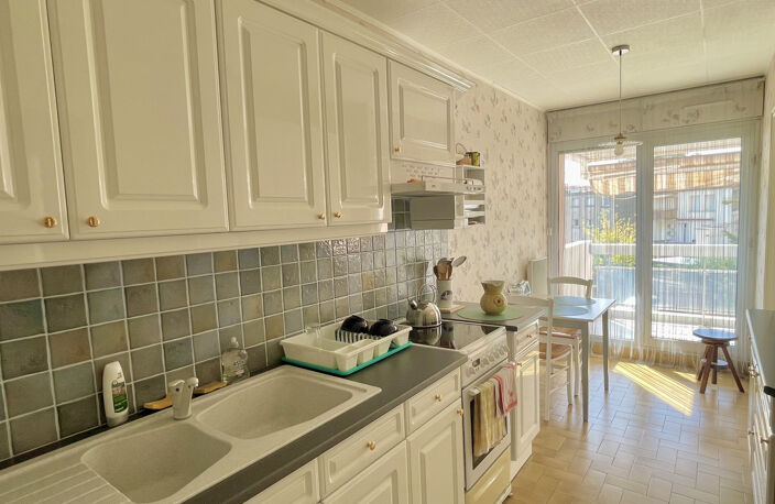Appartement T4 lumineux avec balcon, garage et parking — photo 2