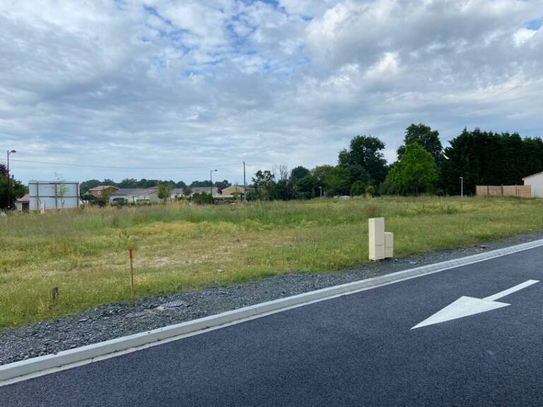 Terrain à bâtir à Portets (33640) — photo 1