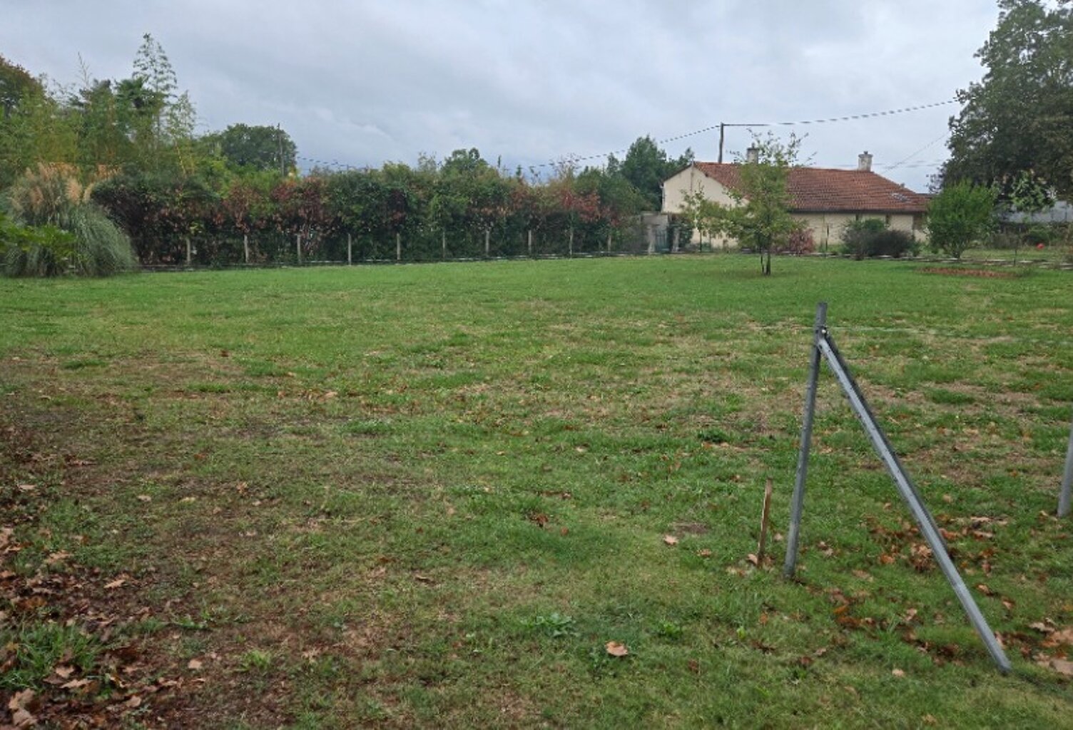 Terrain à bâtir à Saint-Savin (33920) — photo 1