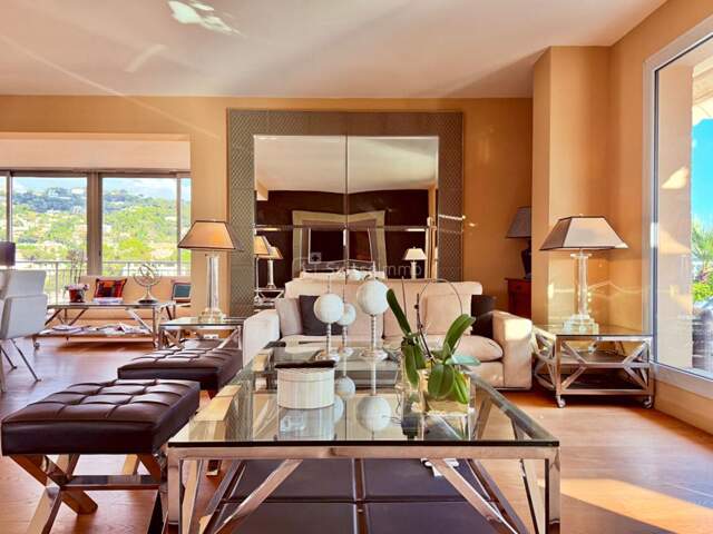 Penthouse vue mer avec ascenseur privatif ? Le Cannet — photo du bien