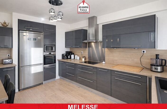 ILLE-ET-VILAINE - Melesse (35520) - A VENDRE - MAISON CONTEMPORAINE T6 DE 150M² AVEC 4/5 CHAMBRES ET ESPACE DE VIE EN REZ DE JARDIN - RARE - COUP DE COEUR - IDEAL FAMILLE — photo 3