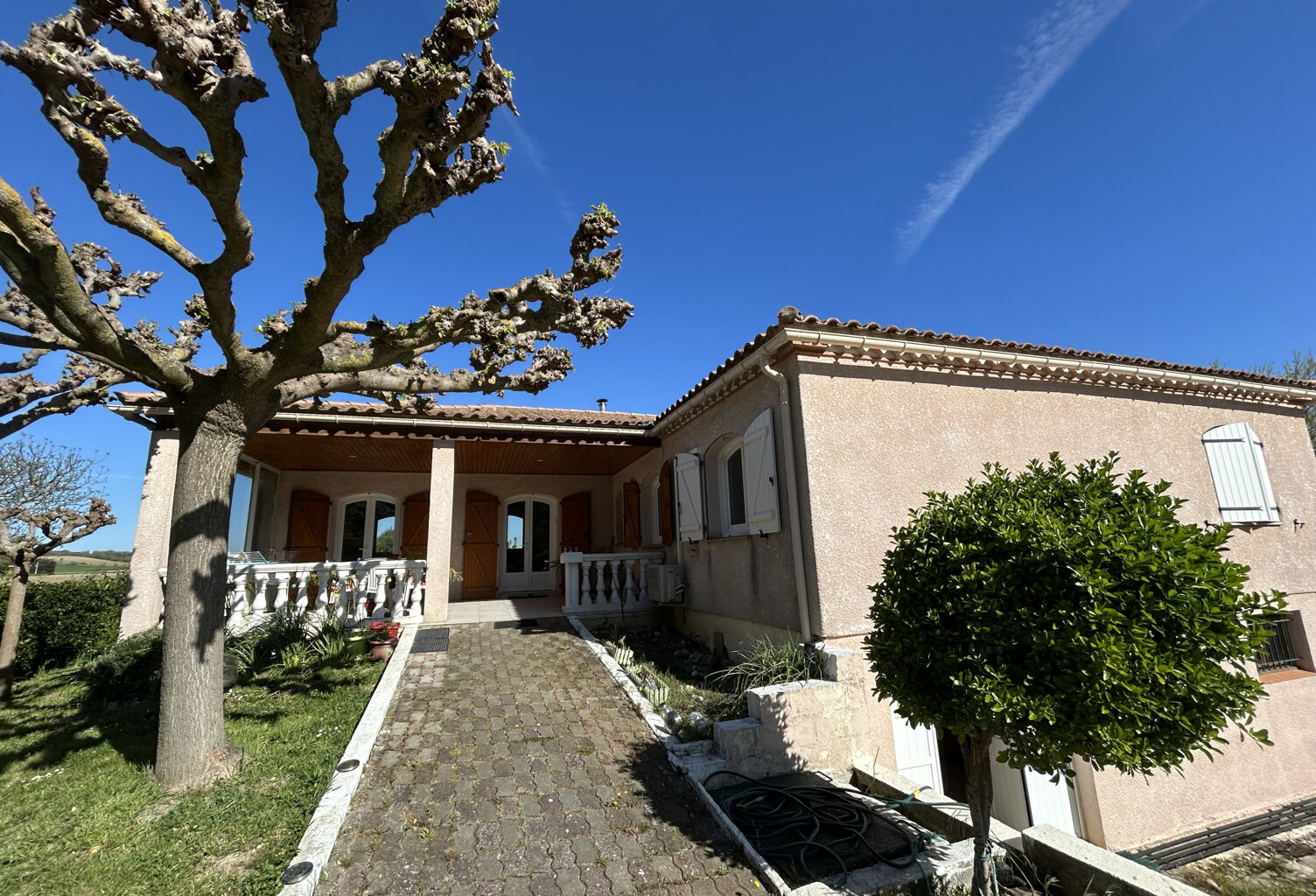 Grande maison avec terrasse, terrain de 2 500 m2 — photo 1