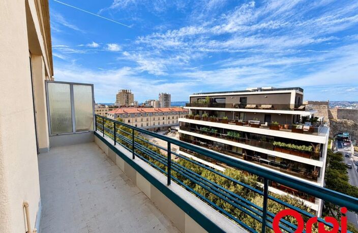 APPARTEMENT T3/4 MARSEILLE 13007 – DERNIER ÉTAGE – VUE MER PANORAMIQUE – TERRASSE ET BALCONS — photo 5