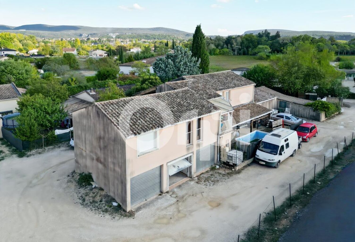 Immeuble comprenant 4 apprtements sur 1100m² de terrain — photo 1