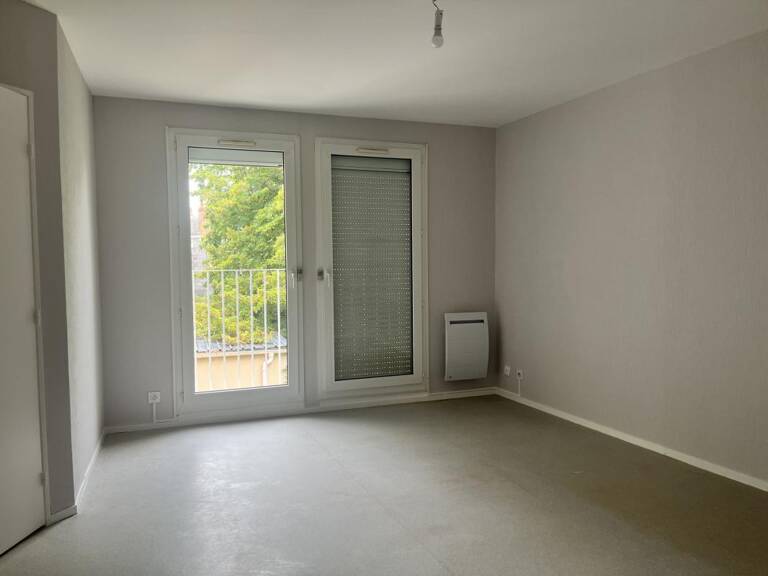 Leasing Appartement 3  pièces 63 m² La Châtre — photo 1