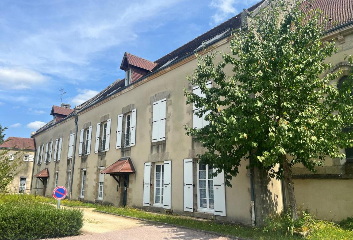 Leasing Appartement 3  pièces 71 m² Sainte-Sévère — photo 1