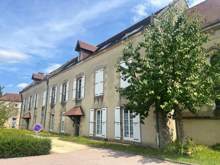 Leasing Appartement 3  pièces 71 m² Sainte-Sévère — photo 1