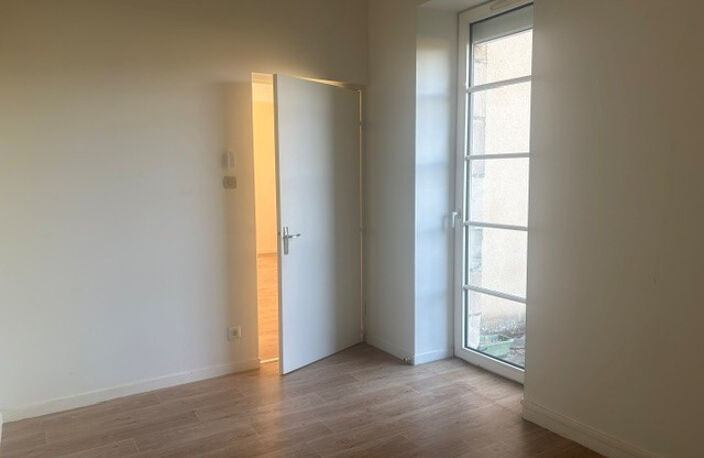 Leasing Appartement 3  pièces 71 m² Sainte-Sévère — photo 5