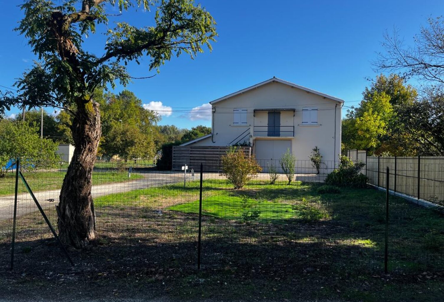 Maison lumineuse et évolutive de 4 pièces sur jardin clos avec fort potentiel d'agrandissement à PESSAC proche Haut Leveque (33) — photo 1
