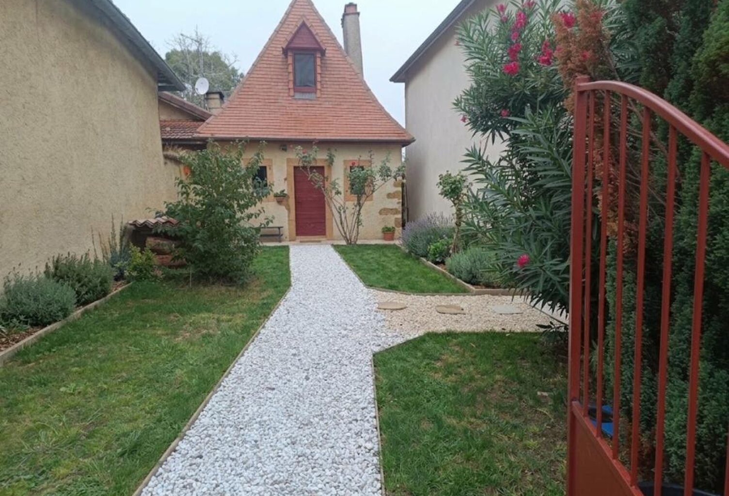Charmante Béarnaise en pierre avec jardin – À finir de rénover — photo 1