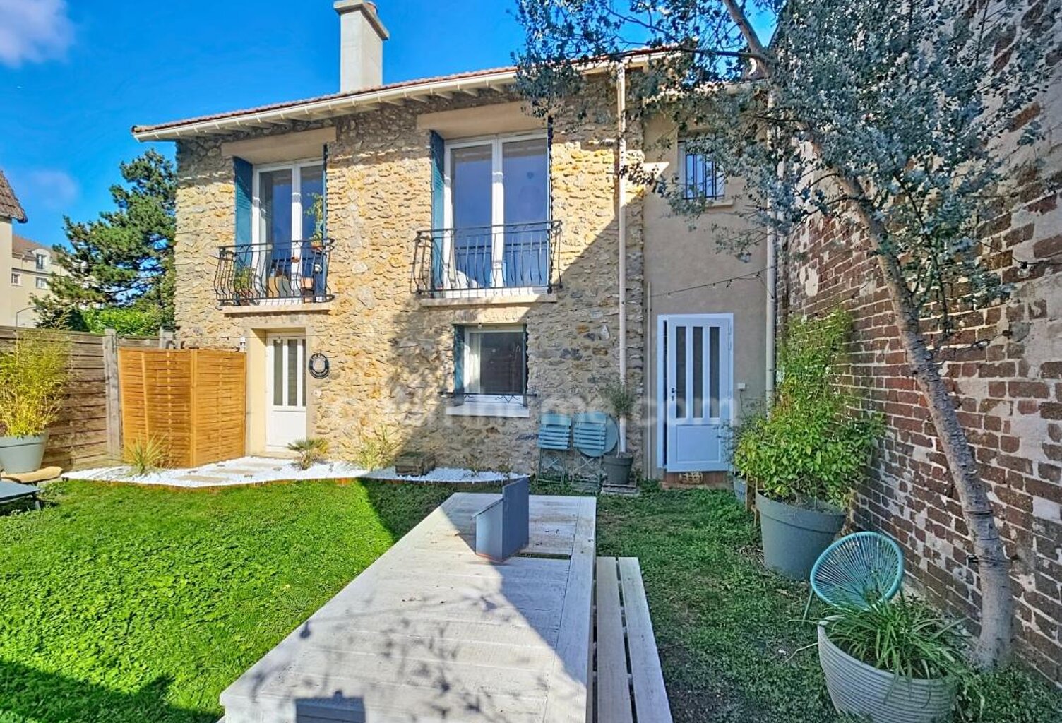 Maison de ville 3 pièces avec garage et jardin à vendre à CARRIERES SOUS POISSY (78) — photo 1