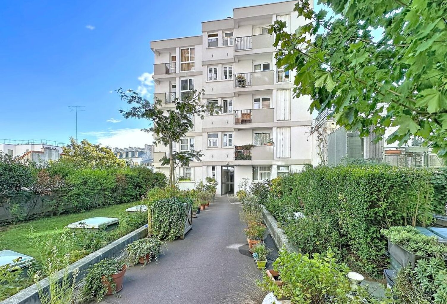 Village Jourdain (Paris 20ème) - Appartement à vendre 2 pièces avec balcon au calme — photo 1