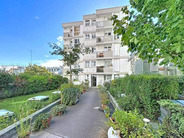 Village Jourdain (Paris 20ème) - Appartement à vendre 2 pièces avec balcon au calme — photo du bien