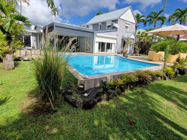 Magnifique villa de standing avec piscine sur 760 m² de terrain — photo du bien