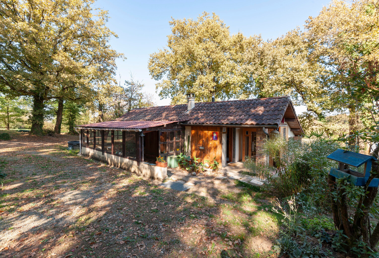 Vielle-Tursan – Une maisonnette singulière au cœur d’un terrain boisé de 4 800 m² — photo 1