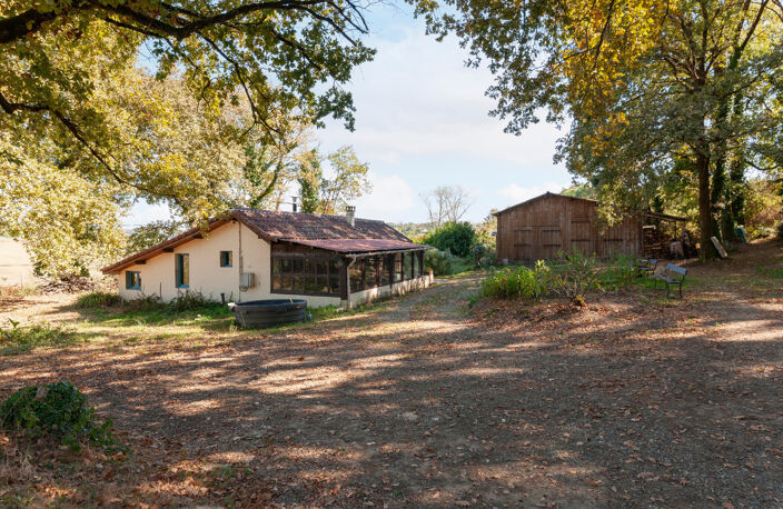 Vielle-Tursan – Une maisonnette singulière au cœur d’un terrain boisé de 4 800 m² — photo 2