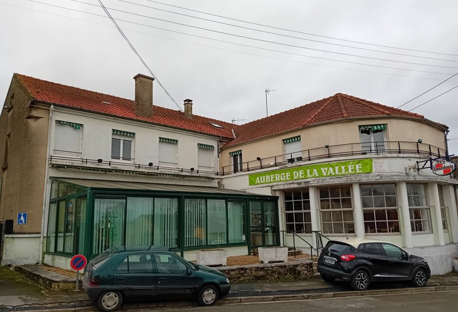 Maison de 400m2 à louer sur Bourg-et-Comin — photo 1