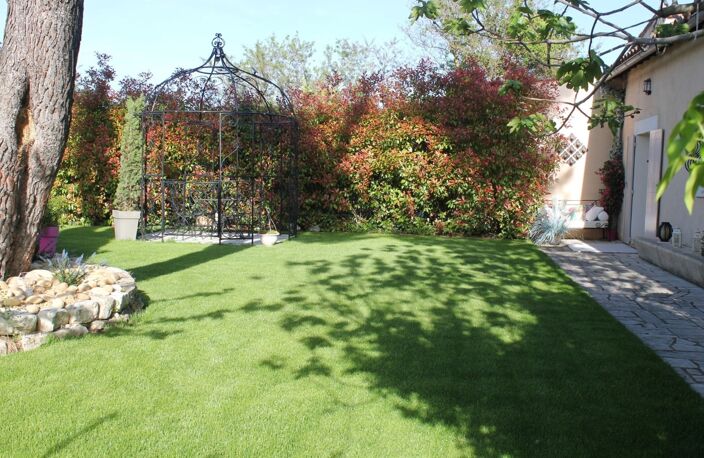 PUYRICARD (13) Propriété de caractère avec piscine, dépendances, garage et piscine — photo 3